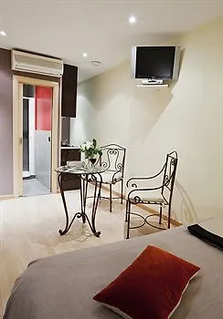 Ample Ξενοδοχείο 2*